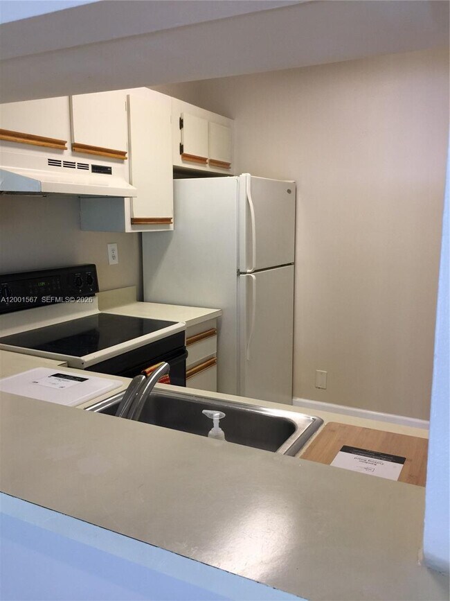 Building Photo - 9223 SW 141st Pl