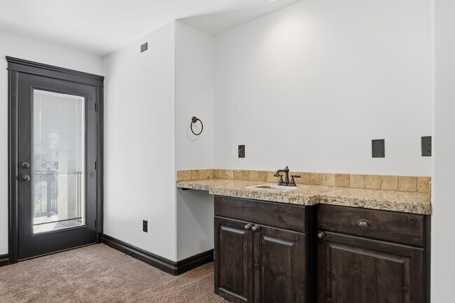 Building Photo - 1356 S Hidden Island Pl