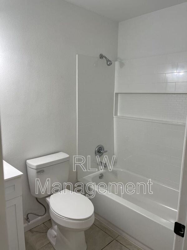 Building Photo - 425 S Seminole Ave