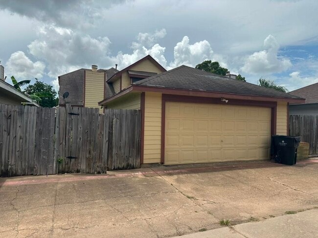 Building Photo - 8623 Beechcrest St