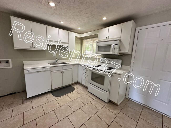 Building Photo - 3 Bed 1 bath