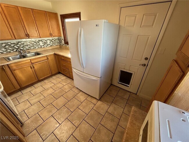 Building Photo - 113 Cedar St