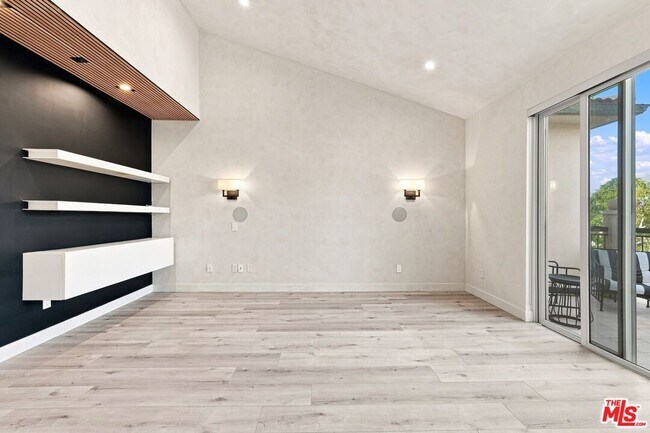 Building Photo - 8121 Norton Ave
