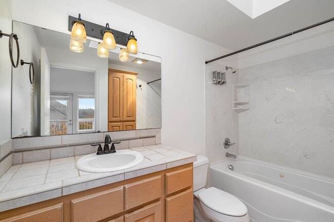 Building Photo - 2Bd/2Ba Seattle Townhouse