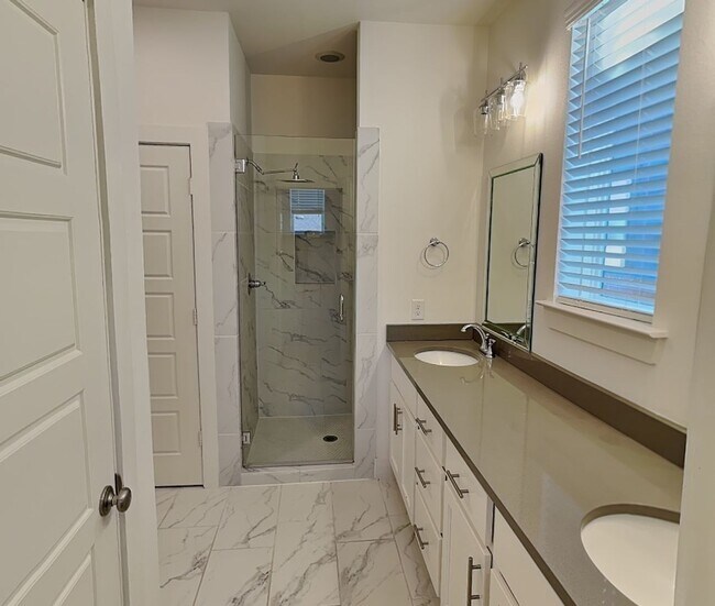 Building Photo - Fabulous 3-Story Townhouse in Frisco Heights! 1 mile from TCU!