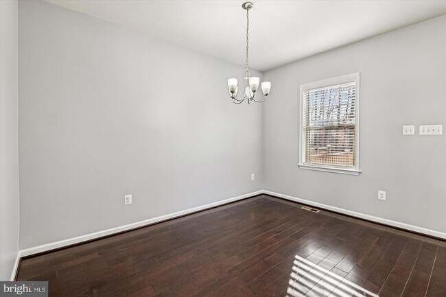 Building Photo - 7523 Holly Ridge Dr