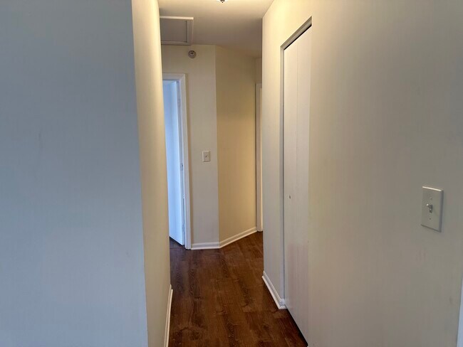 Building Photo - 1361 Orleans Dr