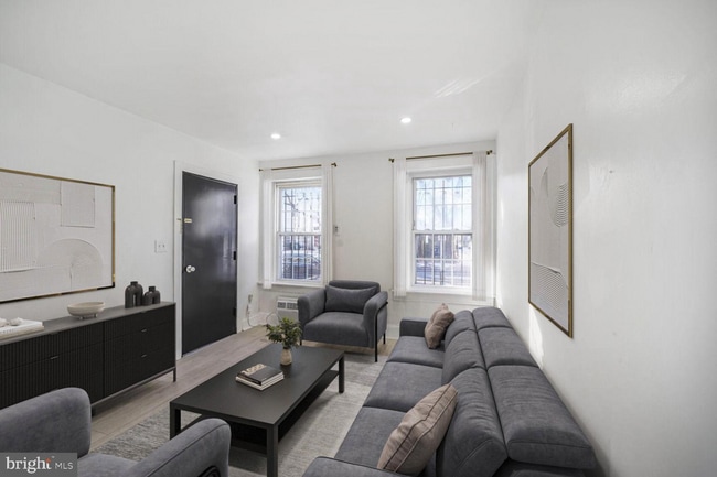 Building Photo - Charming 1BR/1BA in Hill East