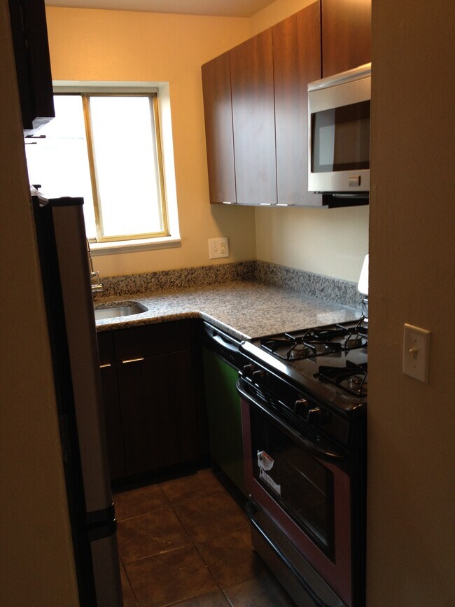 Two-Bedroom Reno Kitchen - 817 Arch St