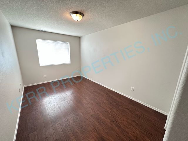 Building Photo - Spacious 4-Bed Home with 2.5 Baths in Troutdale – Your Perfect Retreat Awaits!