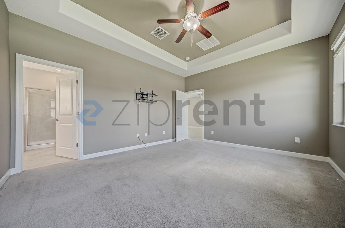 Building Photo - Unit