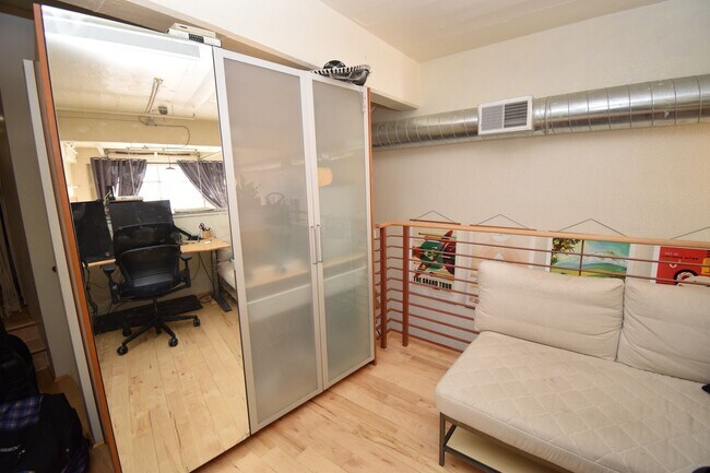 Building Photo - 163 W 200 S
