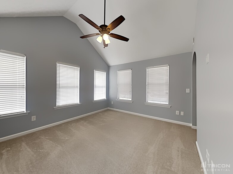 Building Photo - 1000 Borrington Ln