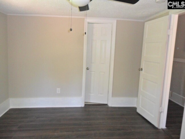 Building Photo - 1241b Johnson Ave