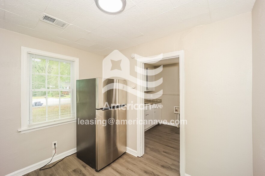 Building Photo - 2438 Pye Ave