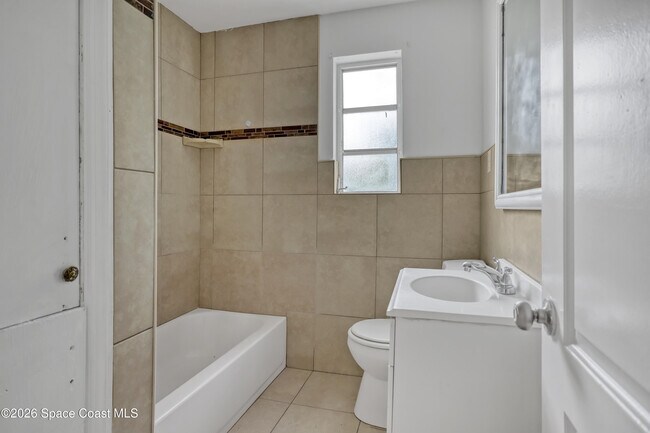 Building Photo - 807 Hillsdale Dr