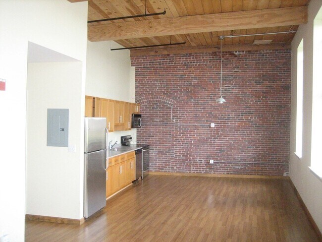 Building Photo - 35 Riverwalk Way
