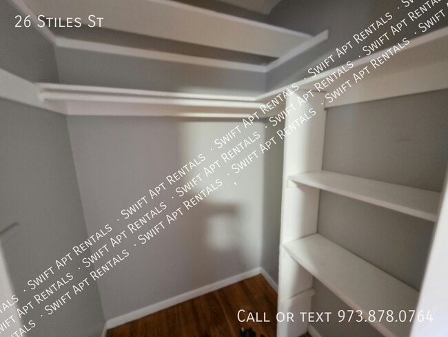 Building Photo - 26 Stiles St