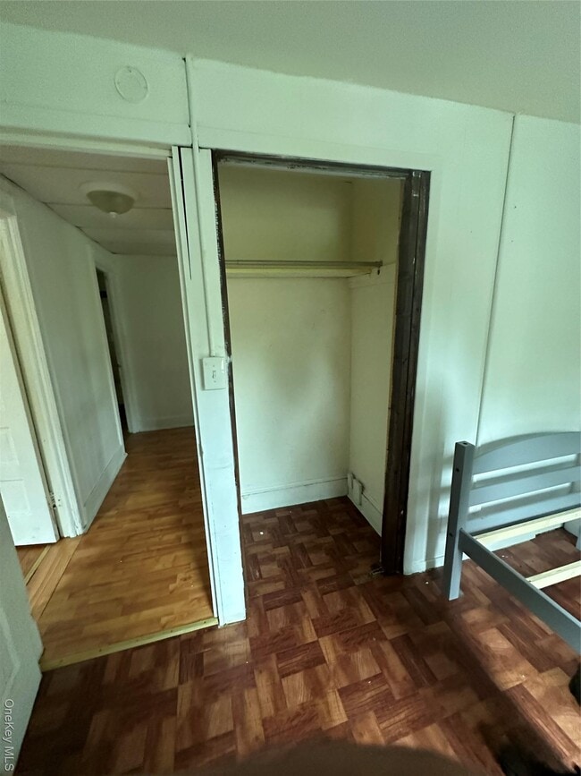 Building Photo - 2 Green St