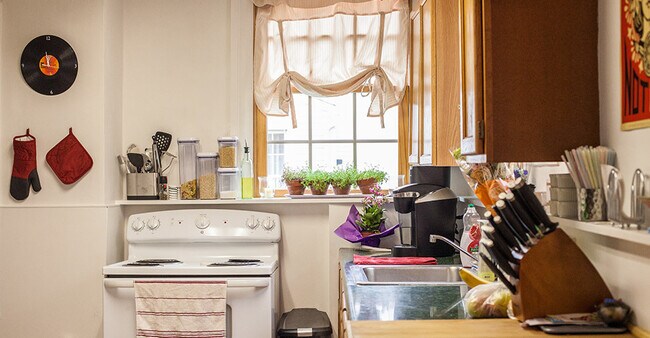 Building Photo - 138 S 24th St