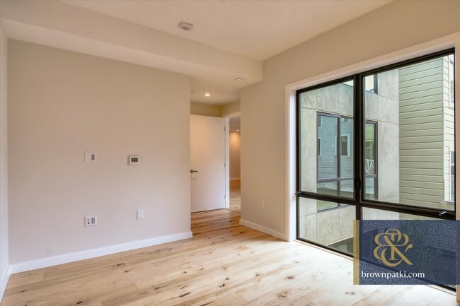 Building Photo - 1733 Powell St