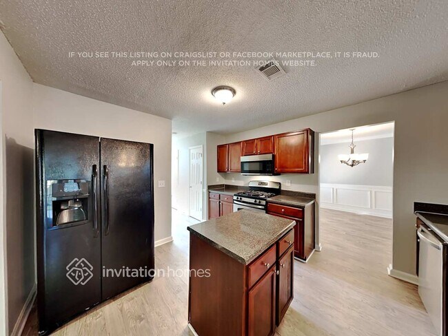 Building Photo - 6950 Foxmoor Way