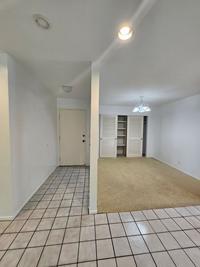 Building Photo - Beautiful 4 Bedroom 2 Bath House