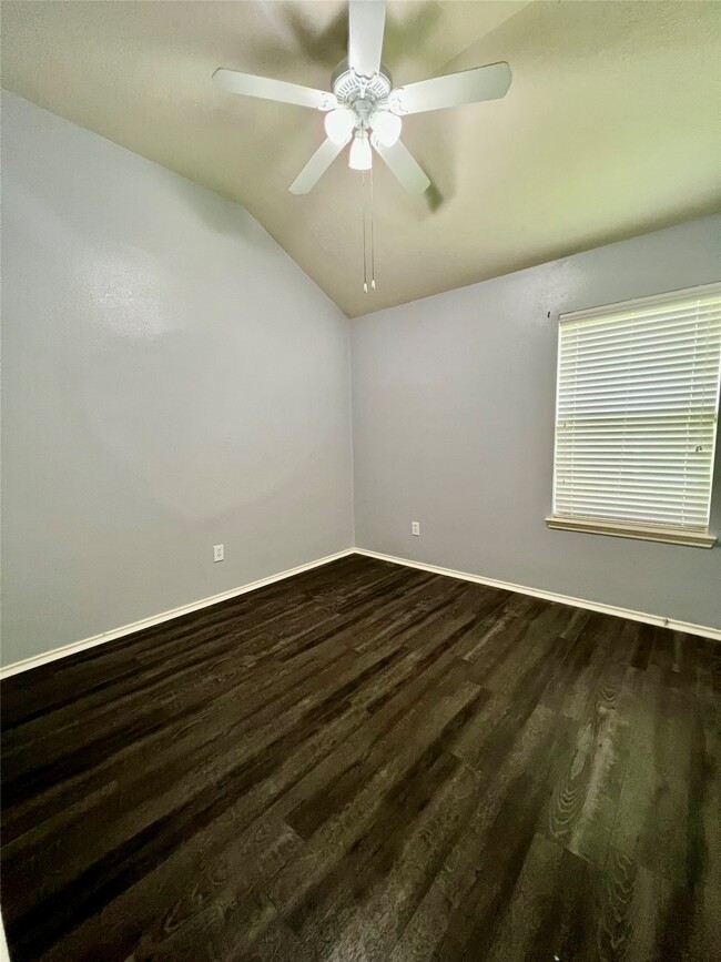 Building Photo - 3210 Blue Bonnet Dr