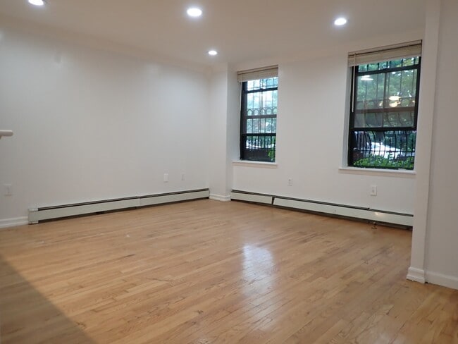 Building Photo - 426 Carlton Ave