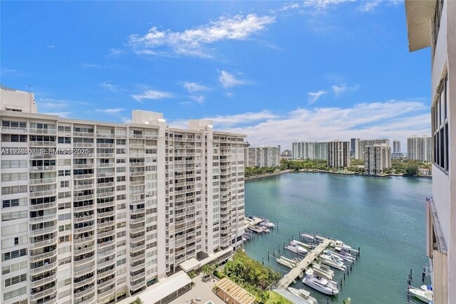 Building Photo - 18031 Biscayne Blvd
