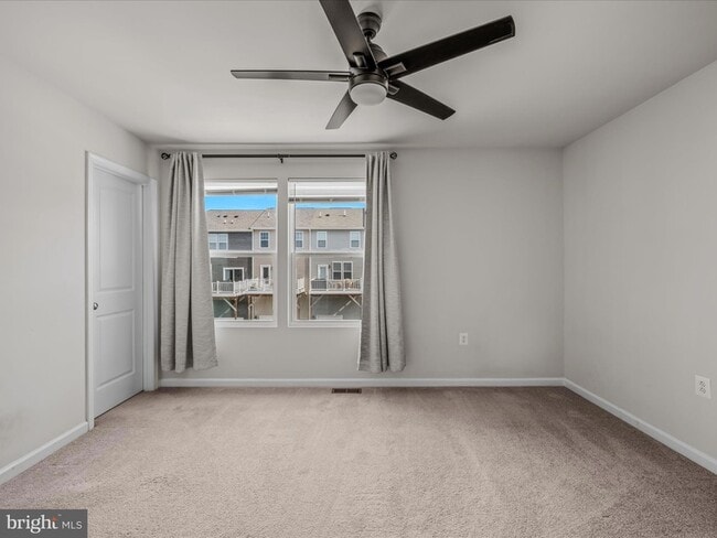 Building Photo - 179 Presidents Pointe Ave