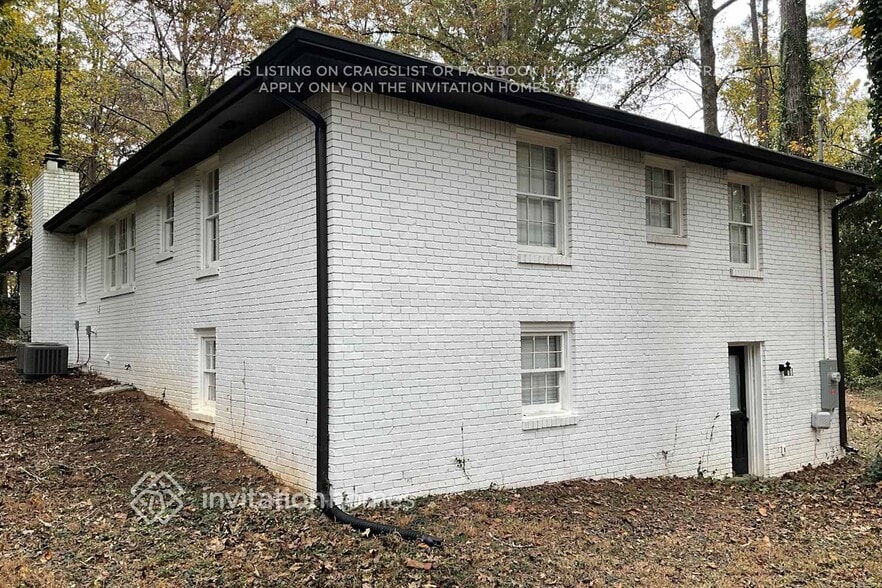 Building Photo - 1748 Pamela Cir SW