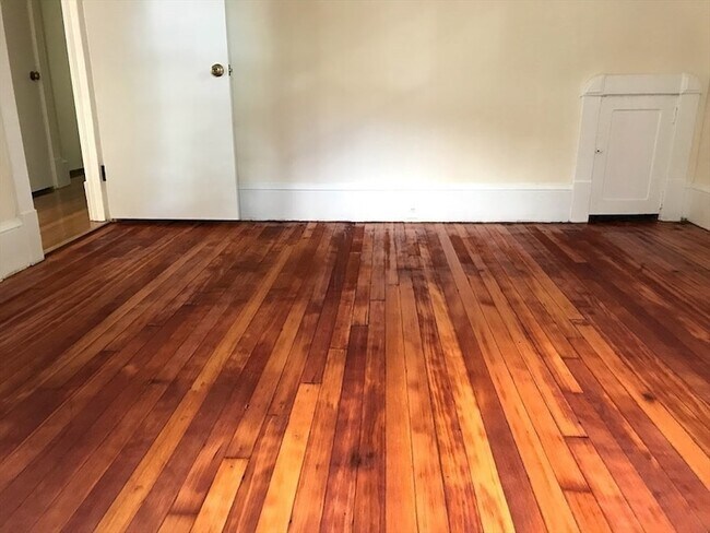 Building Photo - 28 Beaconsfield Rd