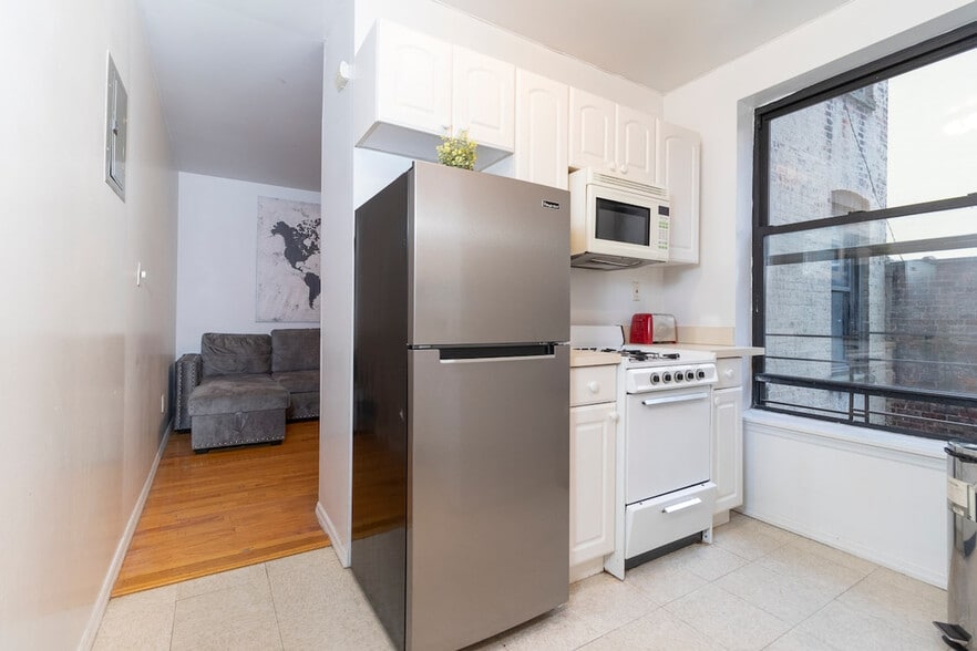 Building Photo - 1794 1st Ave