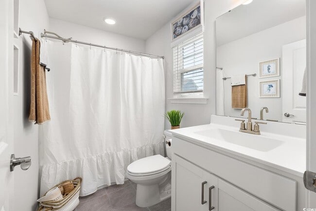 Building Photo - 283 Ferretti St