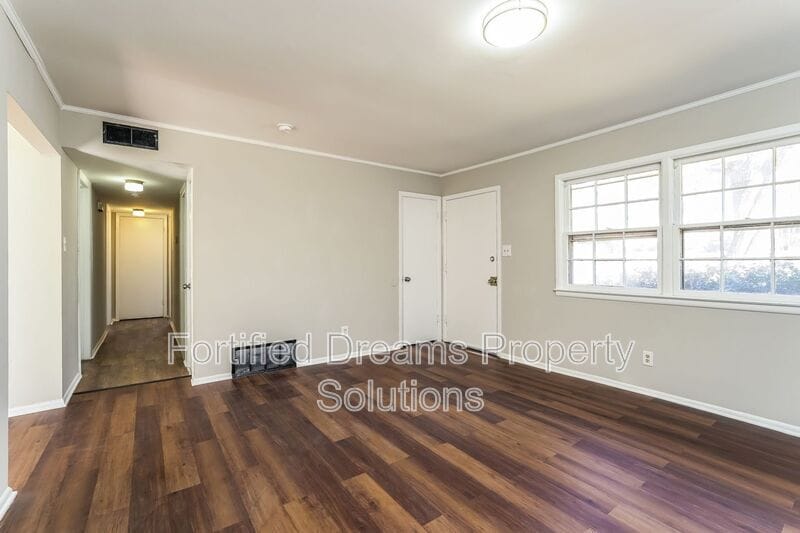 Building Photo - 1316 Pleasant St