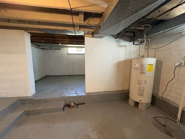 Building Photo - BEAUTIFULLY UPDATED 2 Bedroom / 1.5 Bath home in Penn Trafford School District