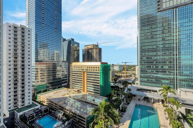 Building Photo - 1300 Brickell Bay Dr