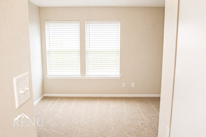 Building Photo - 6641 W Jamestown Dr