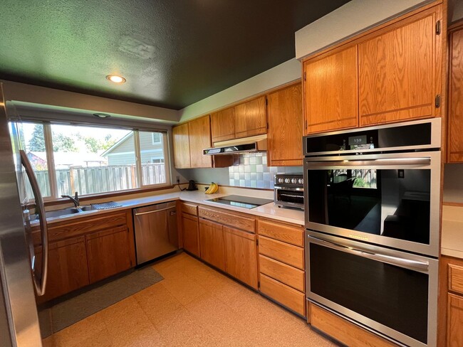 Building Photo - Midcentury modern 4-bedroom, 3-bathroom ho...
