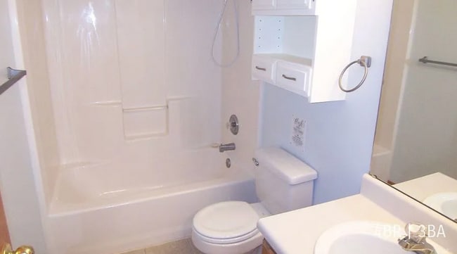 Building Photo - 4 Bedroom | 3 Bathroom | Walk Out Basement...