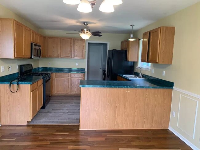 Building Photo - 6561 Robin Ct