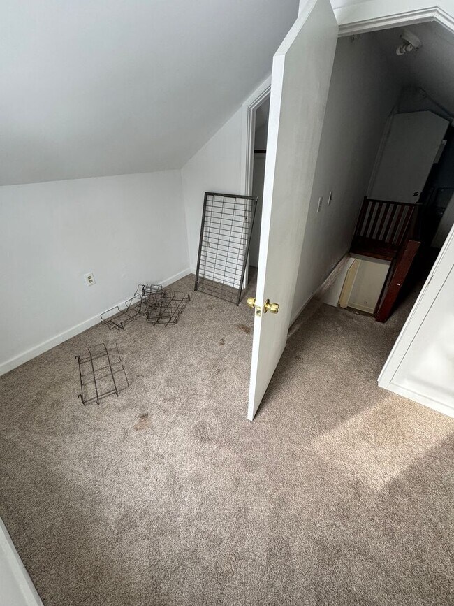 Building Photo - 3 bed 1.5 bath house near Church Hill