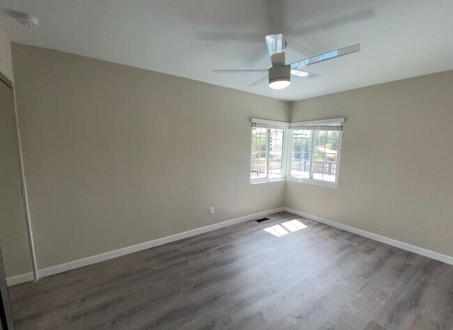 Building Photo - 5336 E Falls View Dr