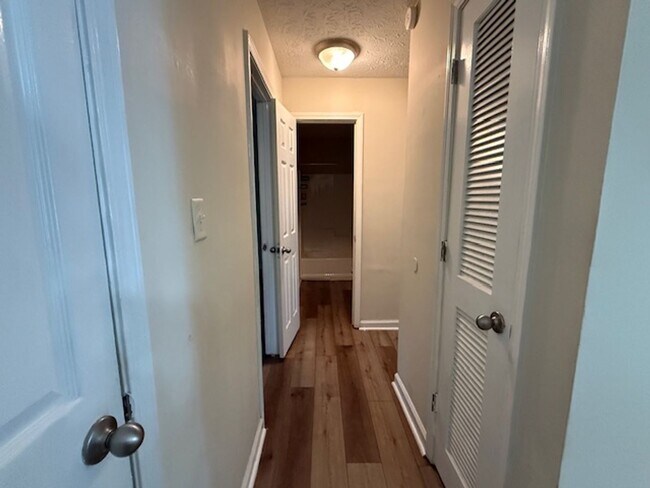 Building Photo - Rustwood