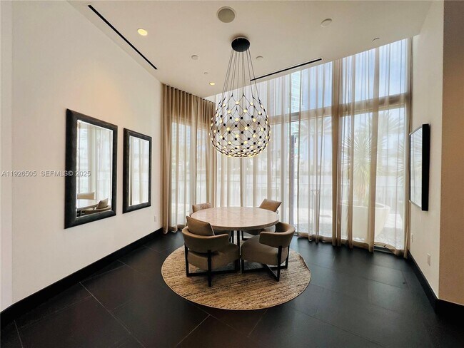 Building Photo - 851 NE 1st Ave