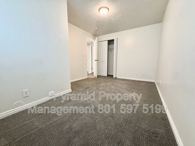 Building Photo - 3183 S 945 E