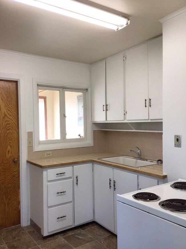 Building Photo - Great Heights Location 1BD Duplex