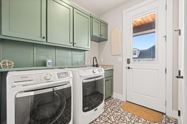 Building Photo - 3020 Keifer Marshall Dr