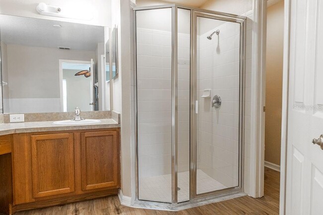 Building Photo - 565 Blue Water Ave